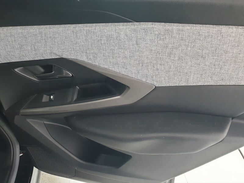 More views of Peugeot 3008