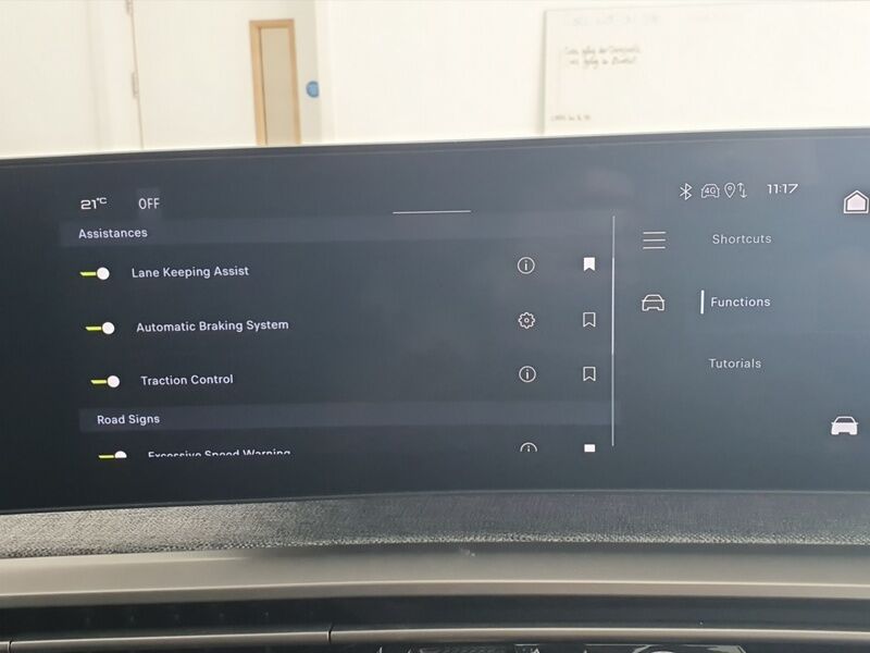 More views of Peugeot 3008