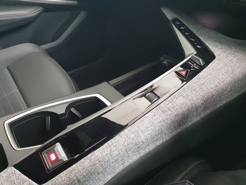 More views of Peugeot 3008