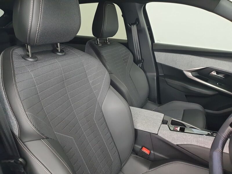 More views of Peugeot 3008