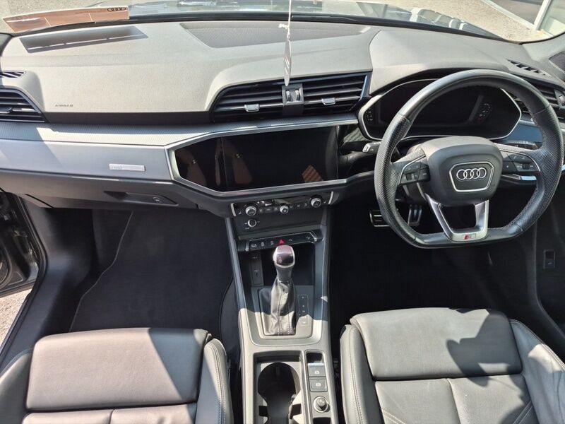 More views of Audi Q3