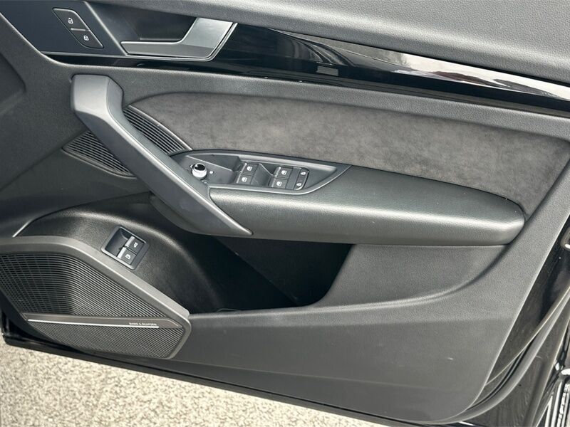 More views of Audi Q5