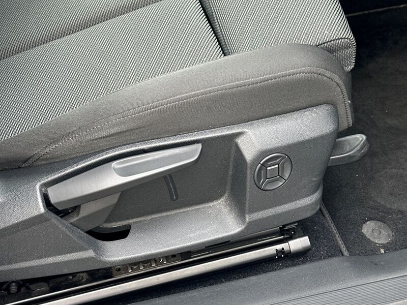 More views of Audi Q4 e-tron