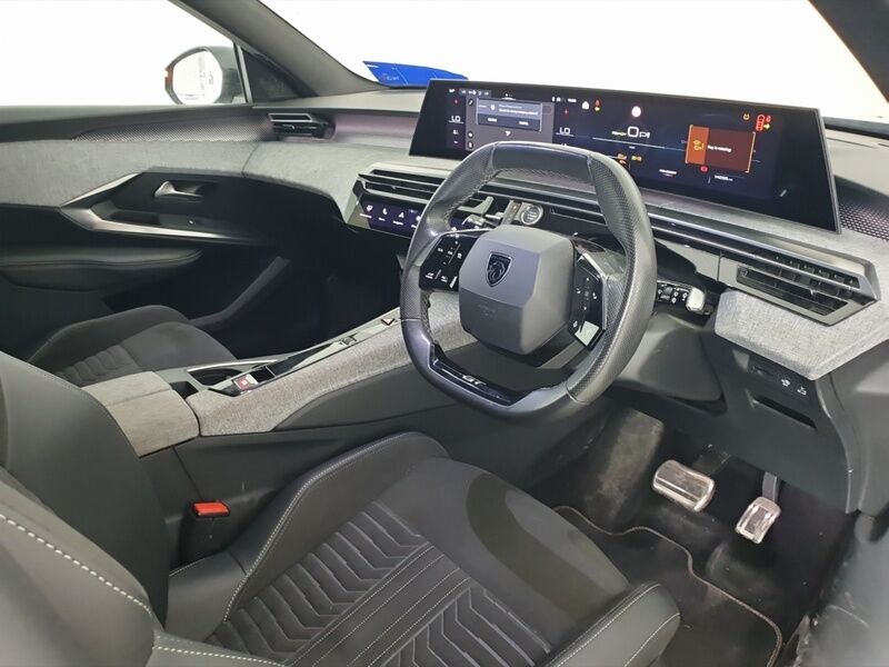 More views of Peugeot 5008