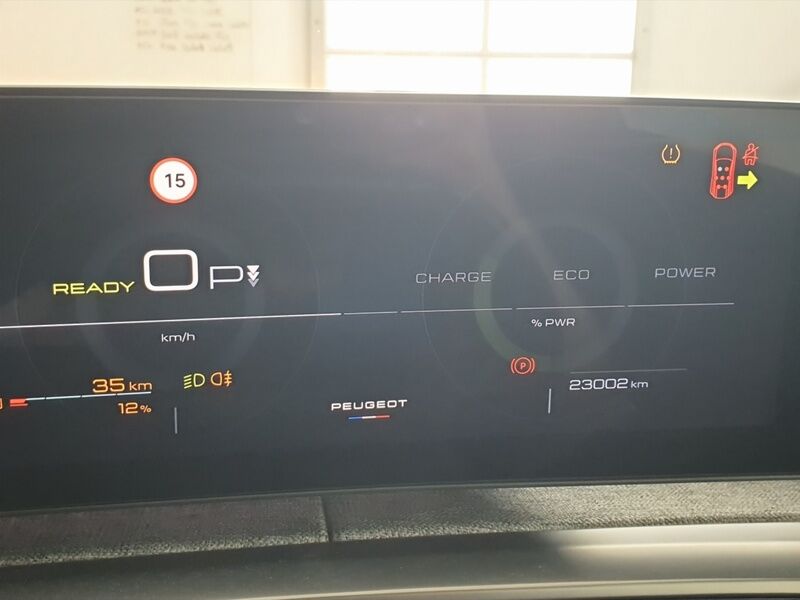 More views of Peugeot 5008