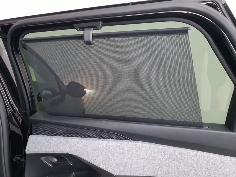 More views of Peugeot 5008