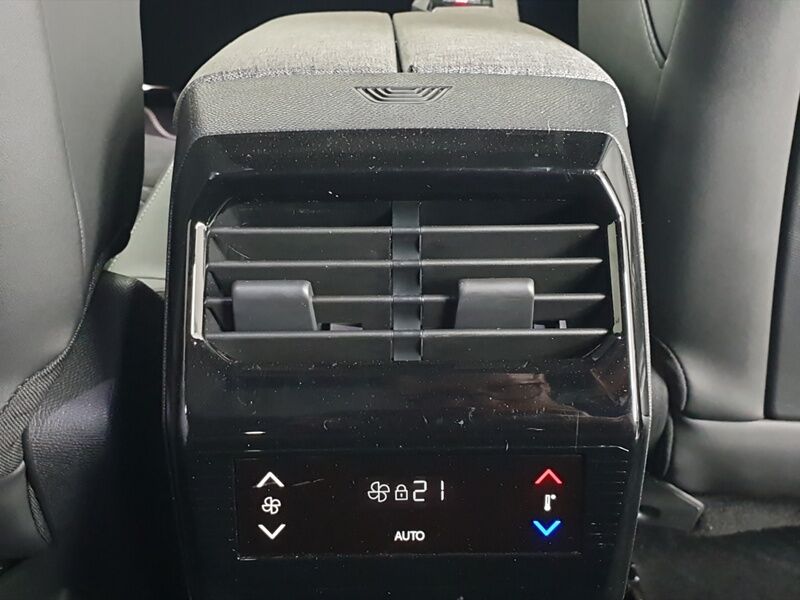 More views of Peugeot 5008