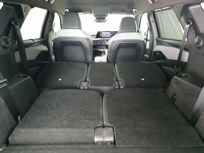 More views of Peugeot 5008