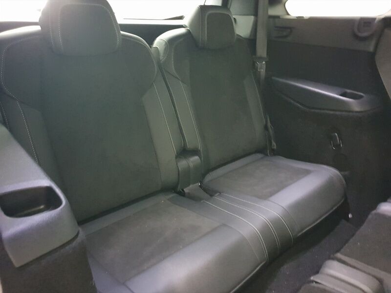 More views of Peugeot 5008