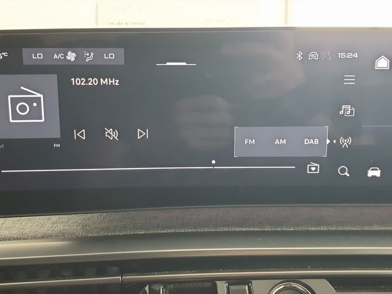 More views of Peugeot 5008