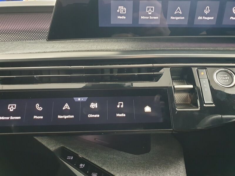 More views of Peugeot 5008