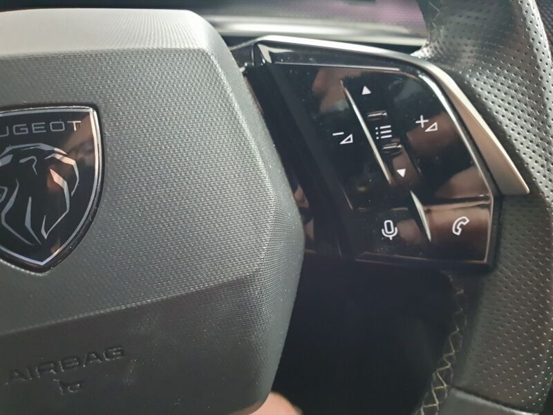 More views of Peugeot 5008