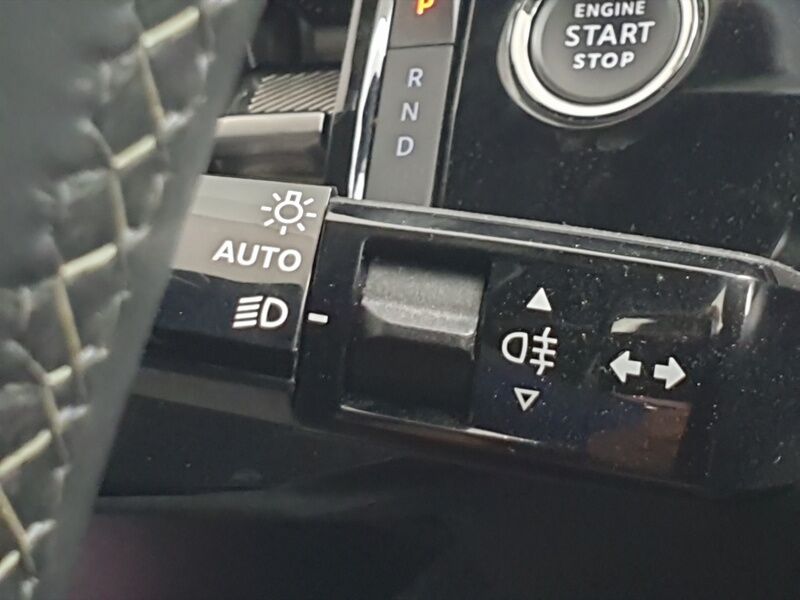 More views of Peugeot 5008