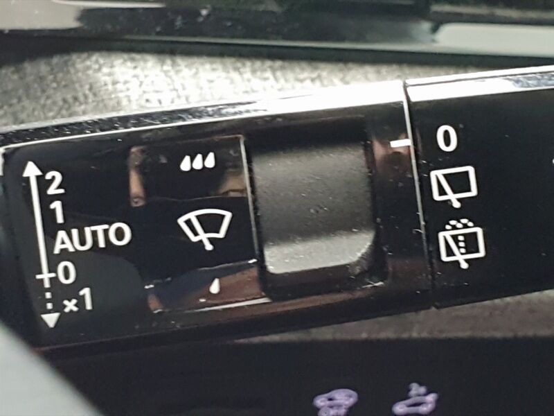 More views of Peugeot 5008