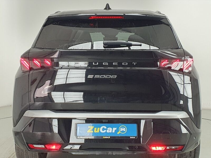 More views of Peugeot 5008