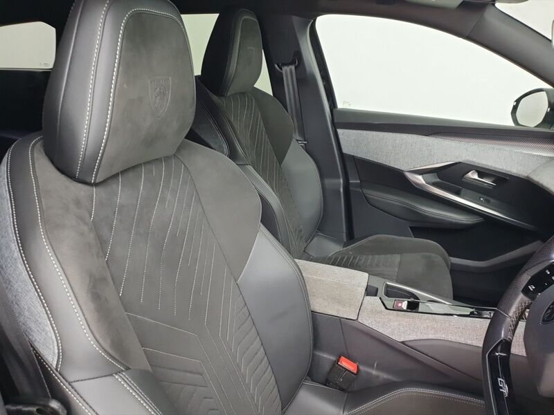 More views of Peugeot 5008