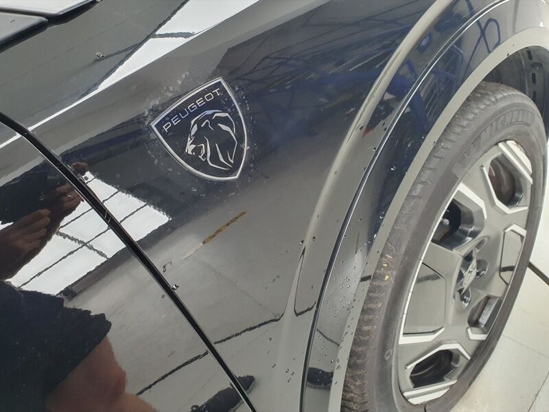More views of Peugeot 5008
