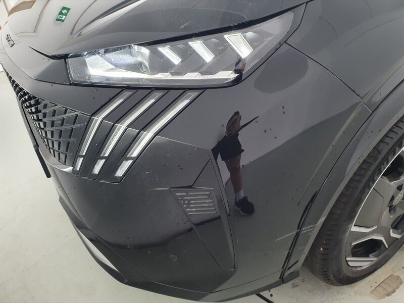 More views of Peugeot 5008