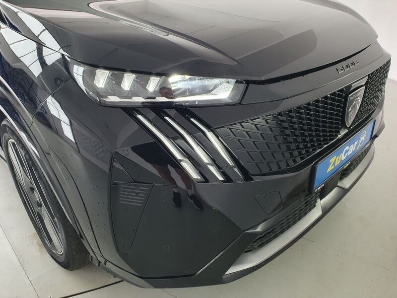 More views of Peugeot 5008