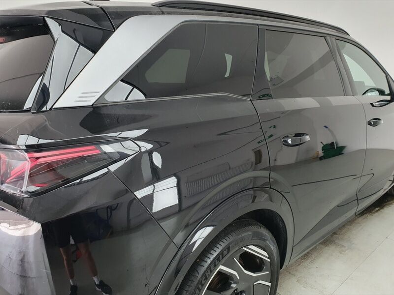 More views of Peugeot 5008