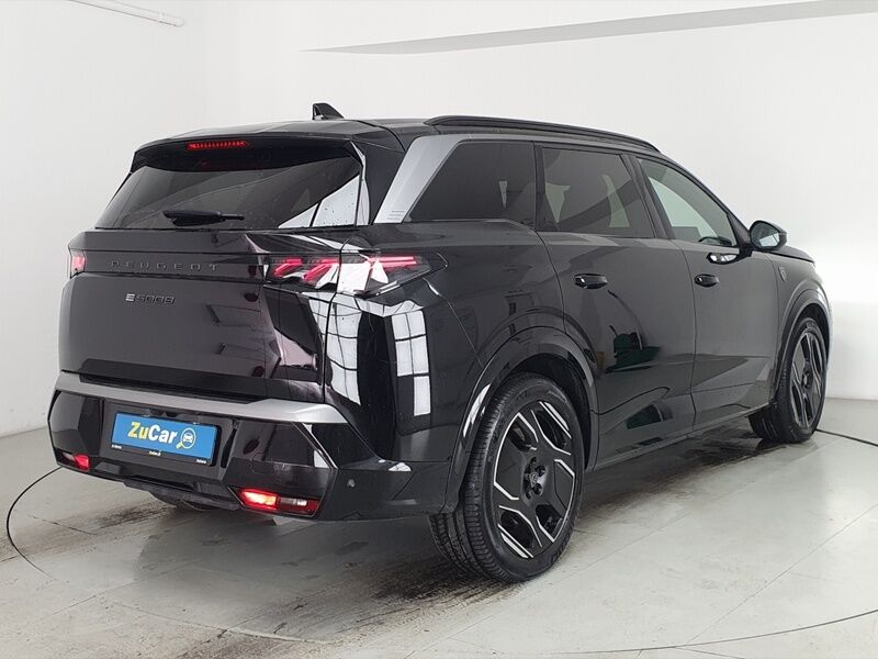 More views of Peugeot 5008