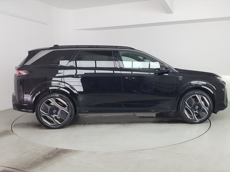 More views of Peugeot 5008
