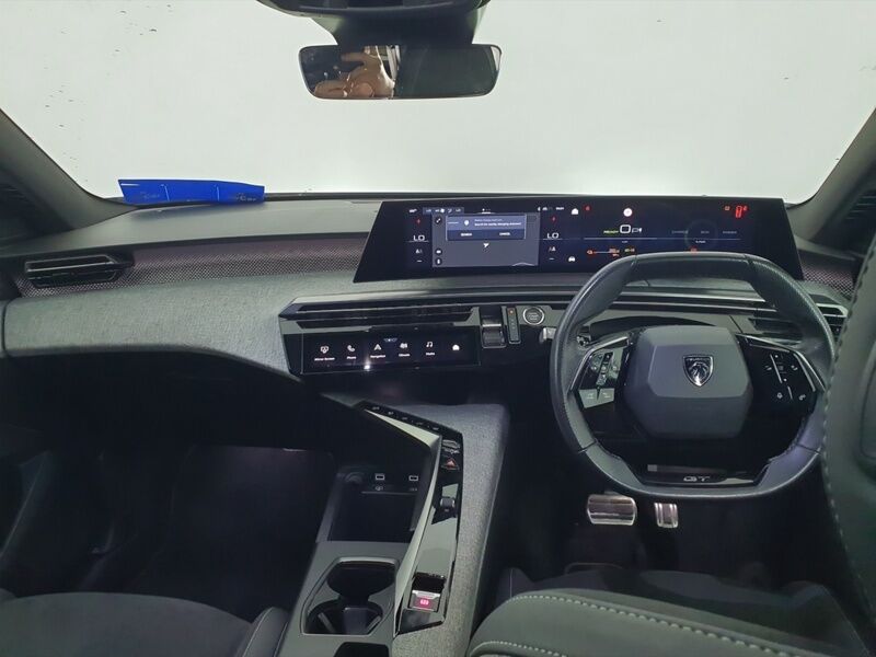 More views of Peugeot 5008