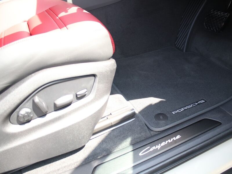 More views of Porsche Cayenne