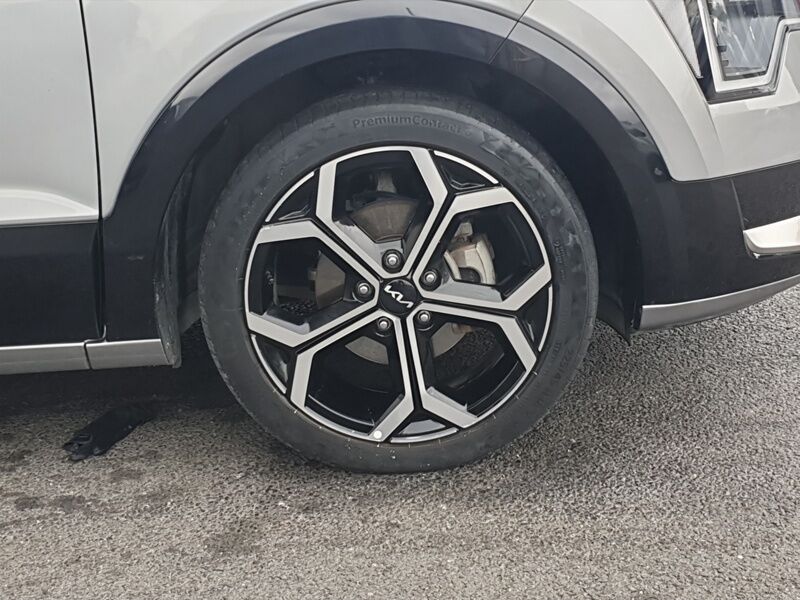 More views of Kia Niro