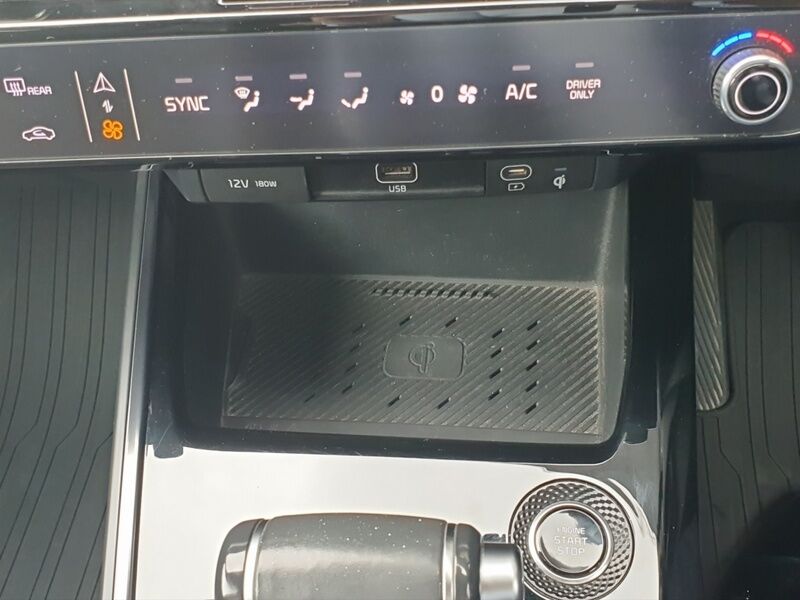 More views of Kia Niro