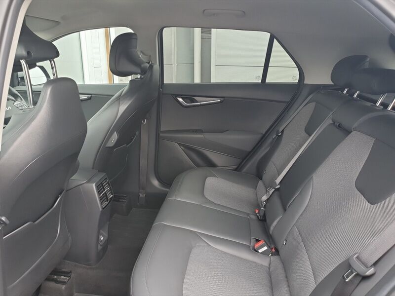 More views of Kia Niro