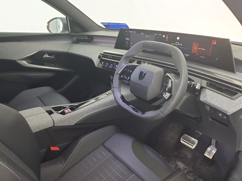 More views of Peugeot 5008