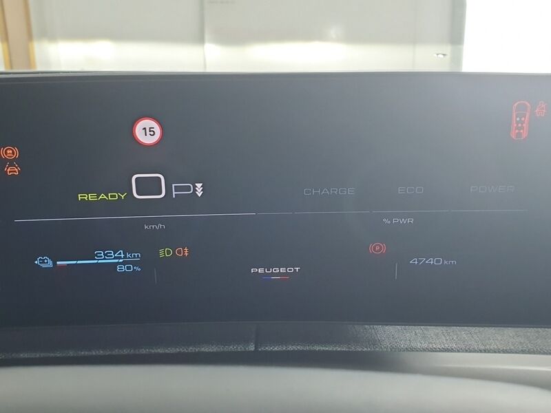 More views of Peugeot 5008