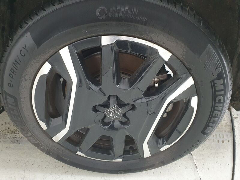 More views of Peugeot 5008