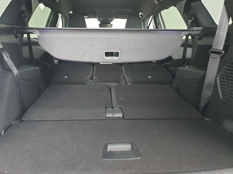 More views of Peugeot 5008