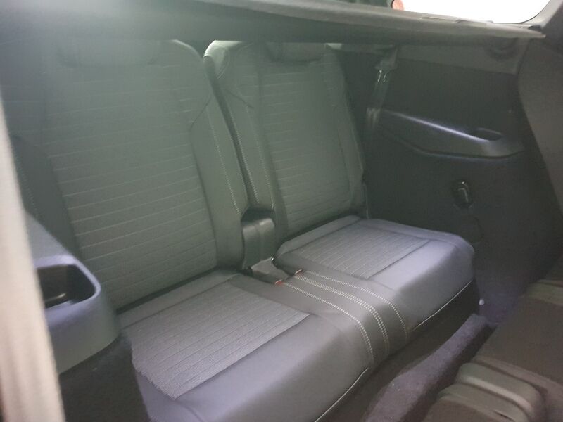 More views of Peugeot 5008