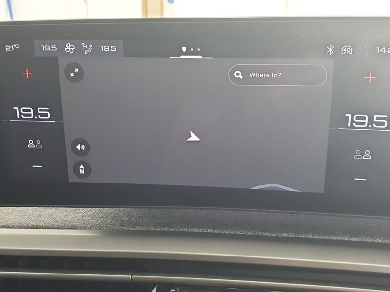 More views of Peugeot 5008