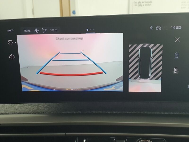 More views of Peugeot 5008