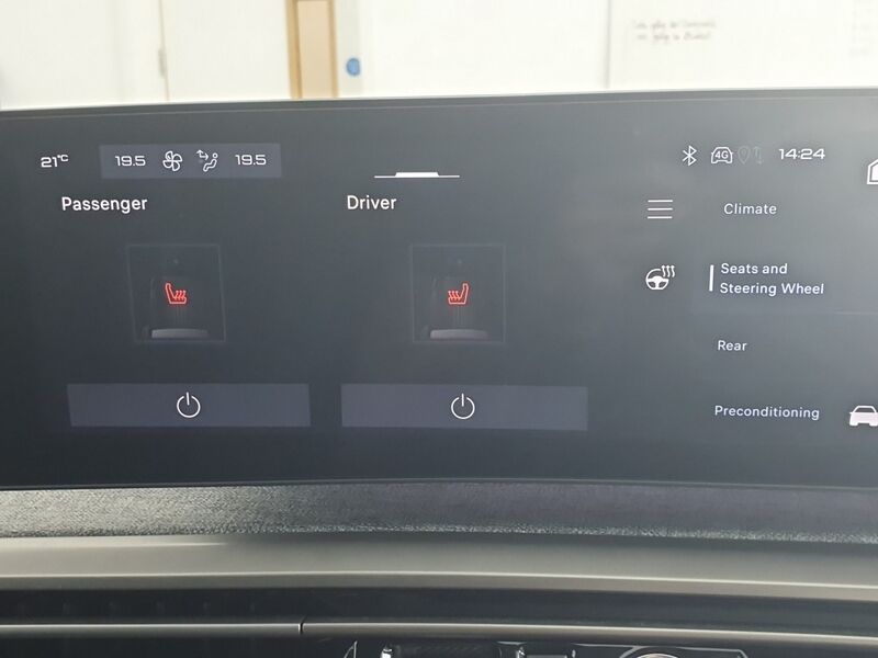 More views of Peugeot 5008