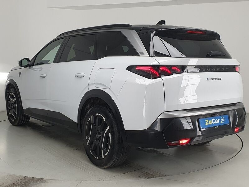 More views of Peugeot 5008