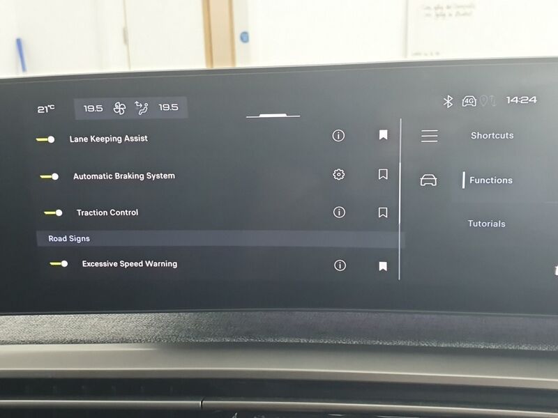 More views of Peugeot 5008