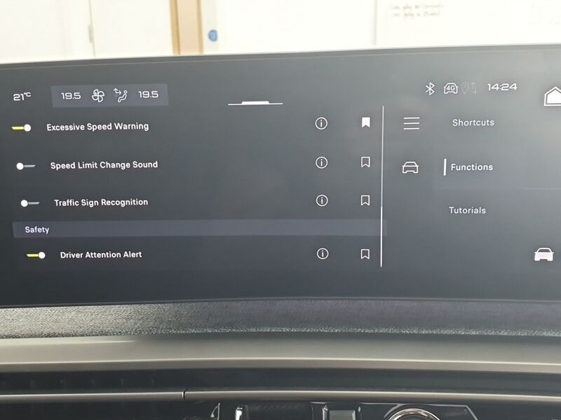 More views of Peugeot 5008