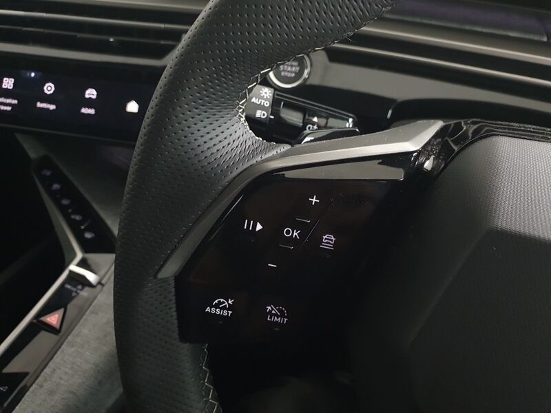 More views of Peugeot 5008