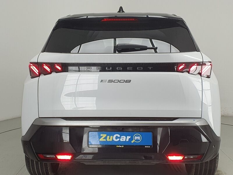 More views of Peugeot 5008