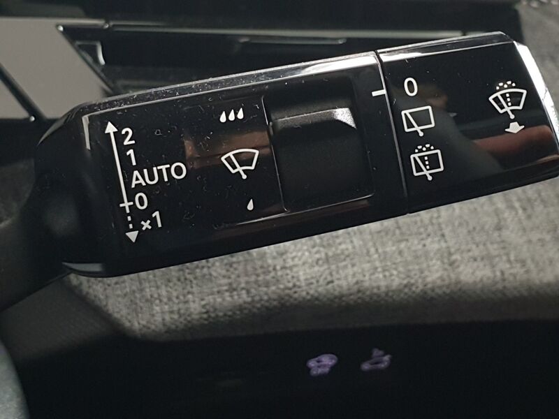 More views of Peugeot 5008