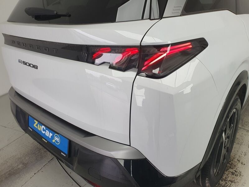 More views of Peugeot 5008