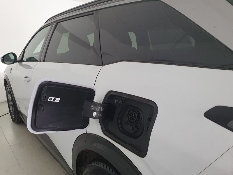 More views of Peugeot 5008