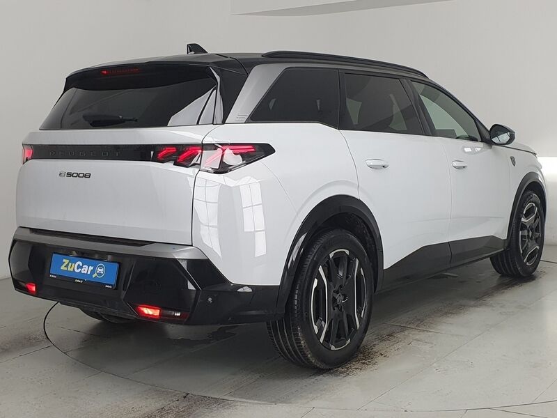 More views of Peugeot 5008