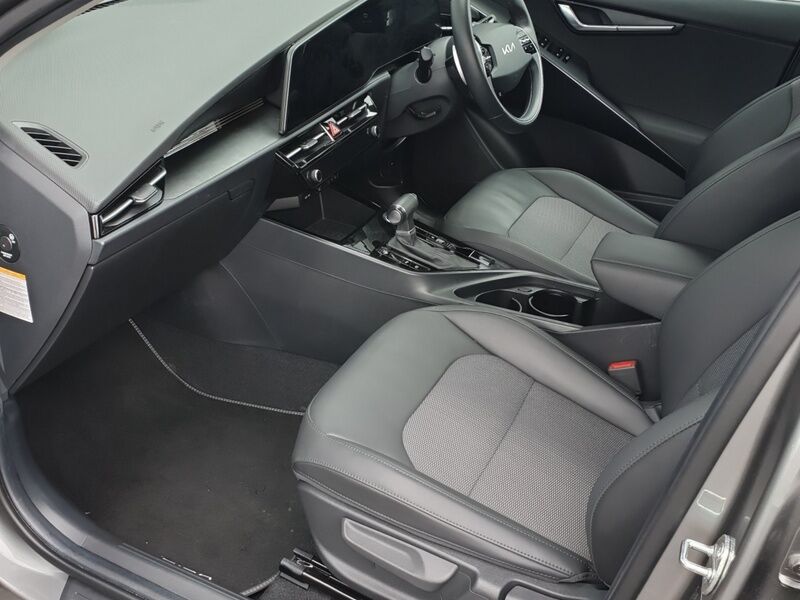 More views of Kia Niro