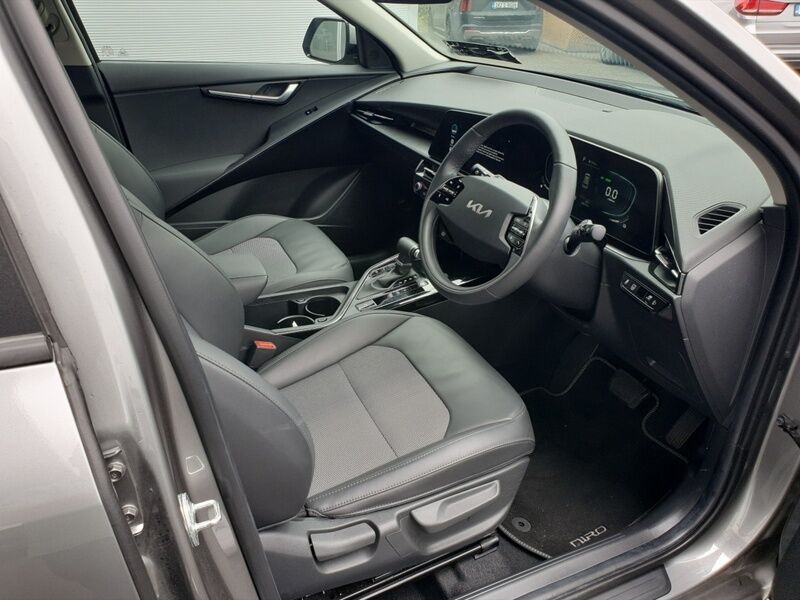 More views of Kia Niro